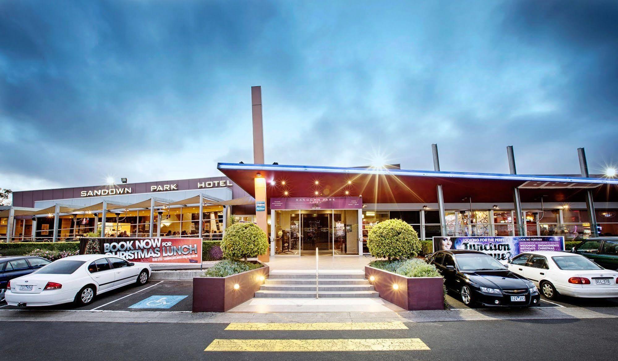 Nightcap At Sandown Park Hotel Noble Park Exterior foto